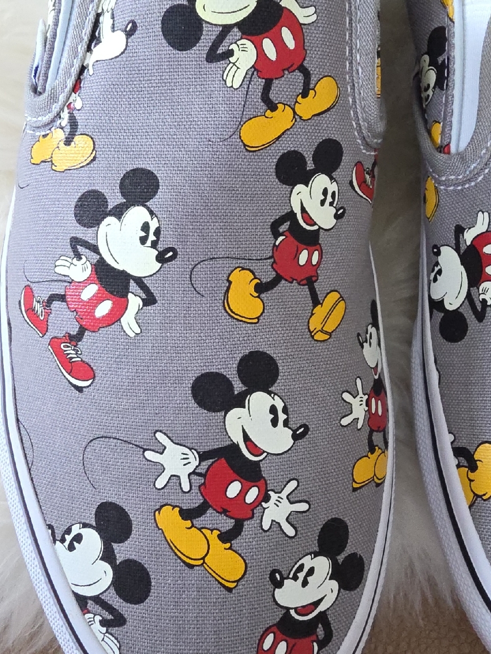 Adorable NWT IOB Disney Vans Mickey Mouse Gray Skater Slip-ons π©Άπβ€οΈ - Picture 9 of 16